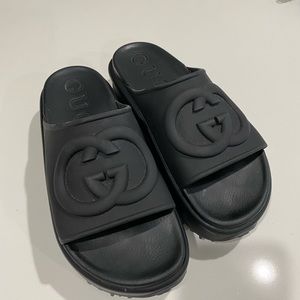 Gucci Slides with interlocking G’s Black size 39